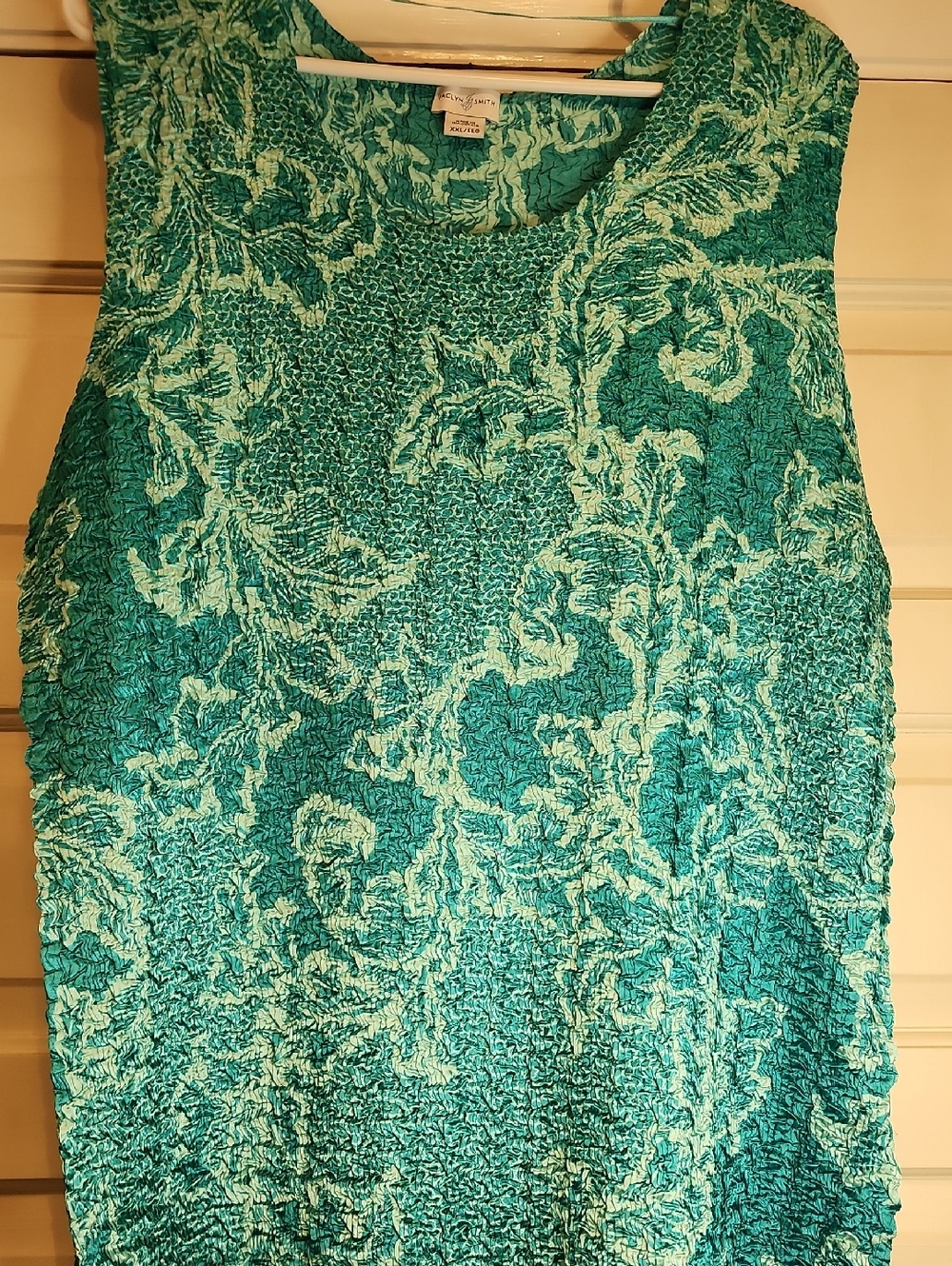 Jaclyn Smith Teal, Aqua & Green Crinkle Stretch Tank